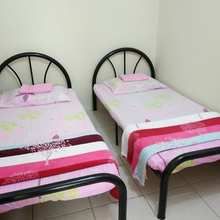Sarinas Homestay Semporna Buitenkant foto