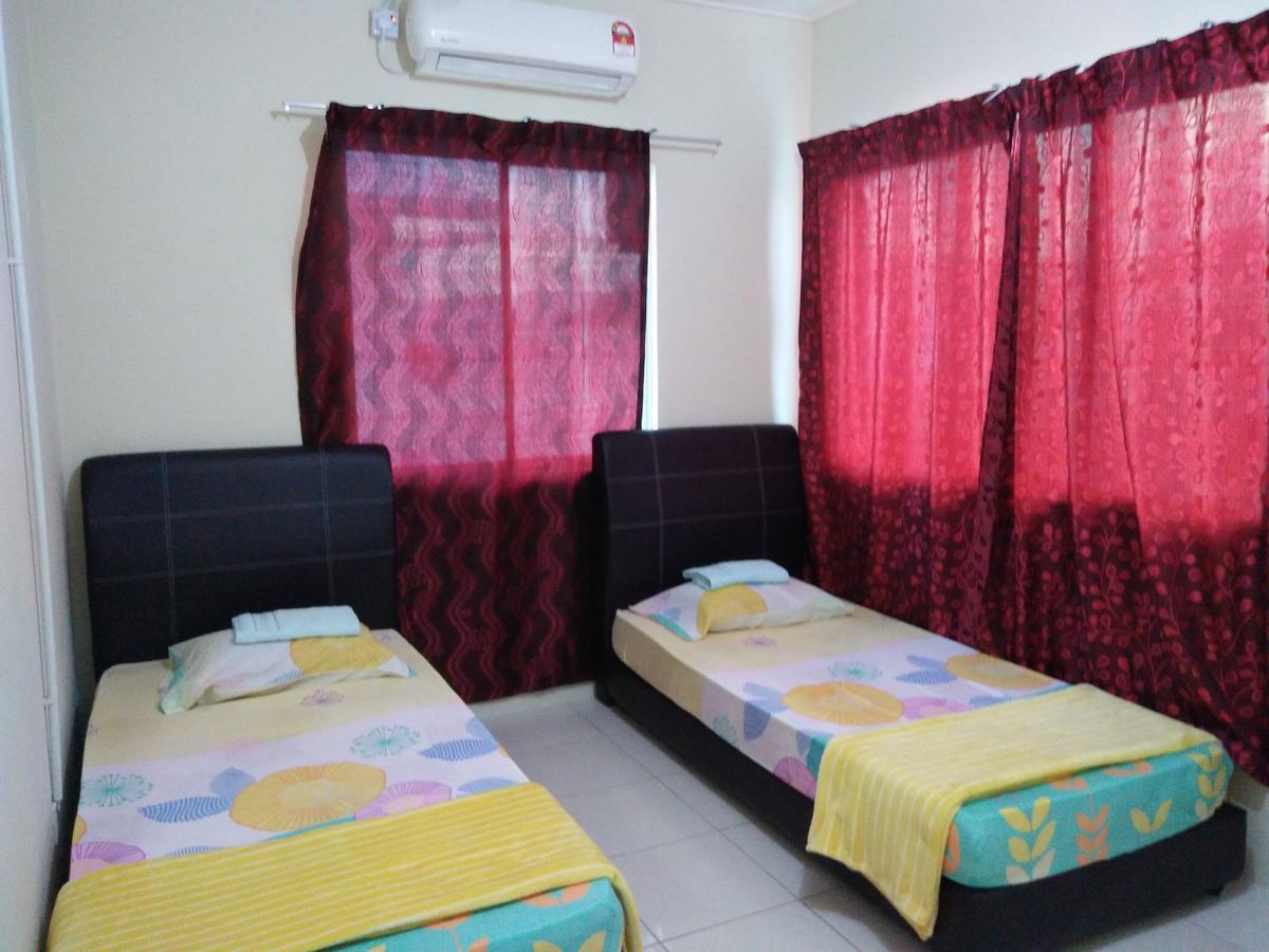 Sarinas Homestay Semporna Buitenkant foto